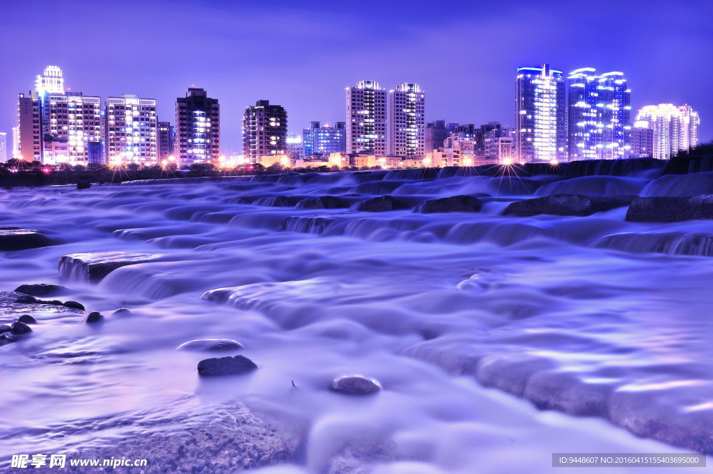 紫色小清新夜景图片
