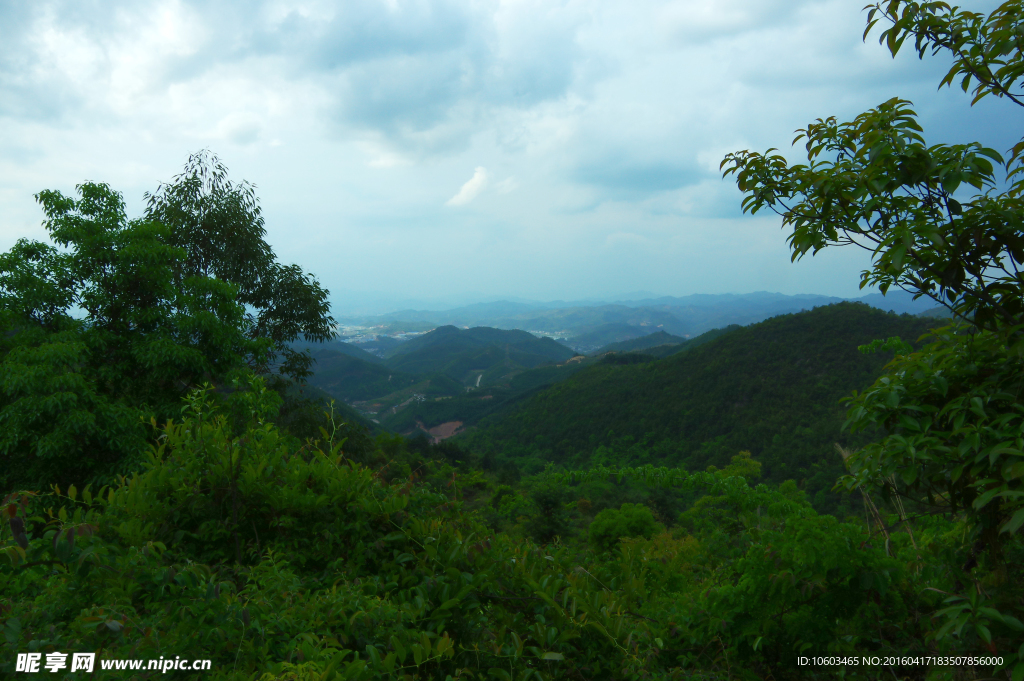 城区山水 山山水水