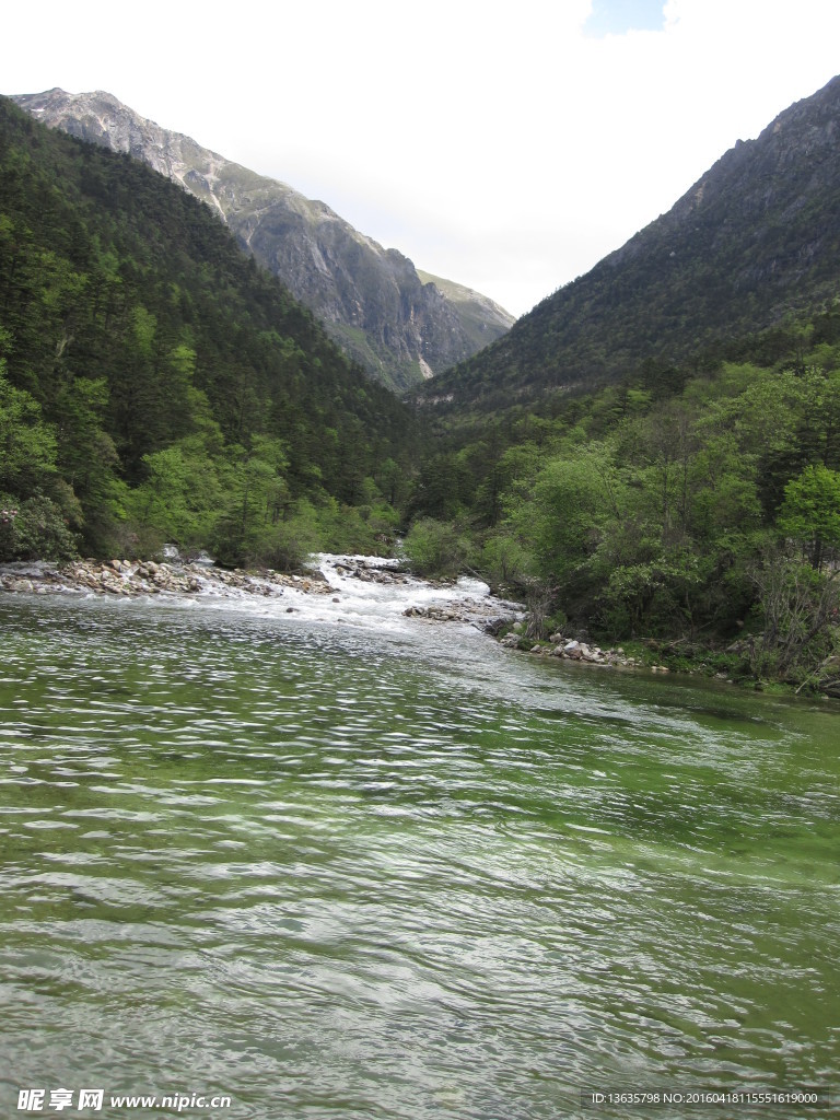 溪水
