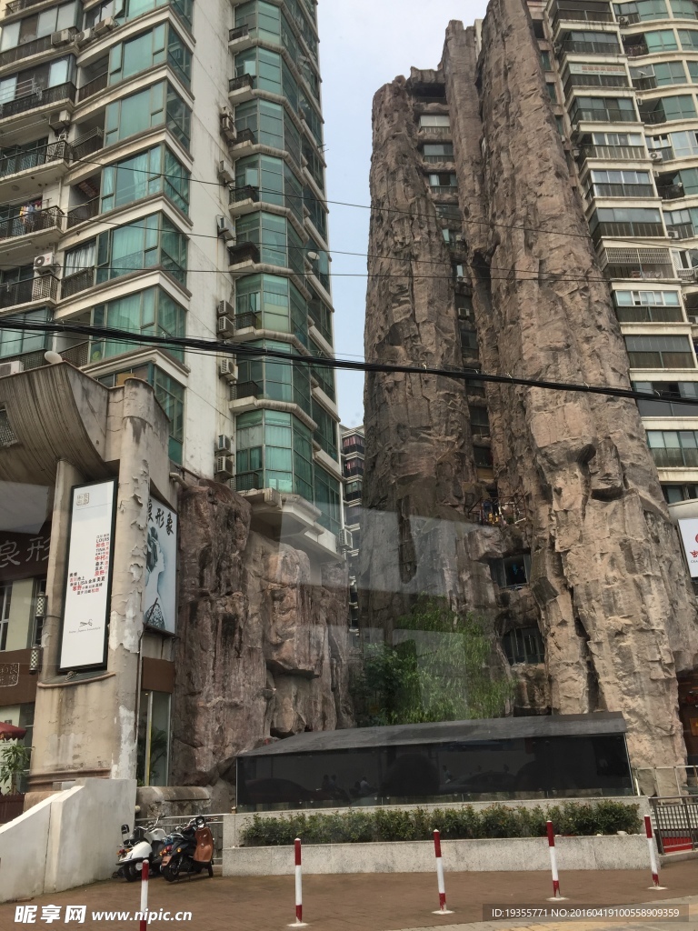 假山建筑融为一体