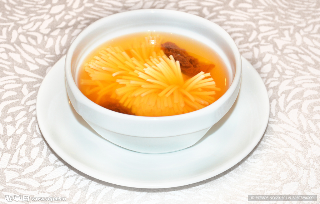 羊肚菌炖水中花