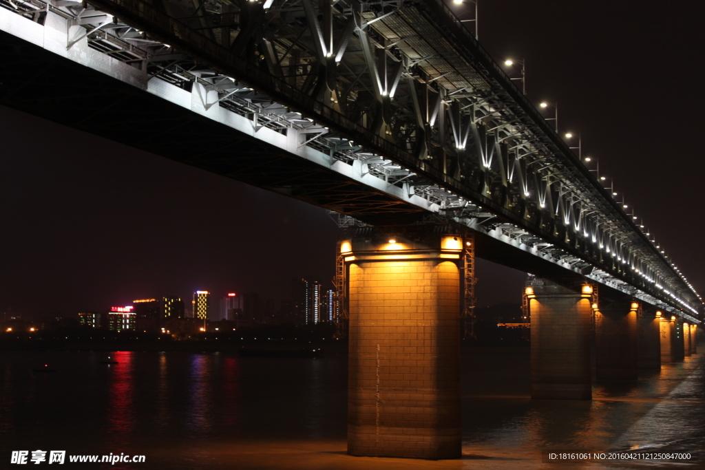 武汉大桥夜景灯光