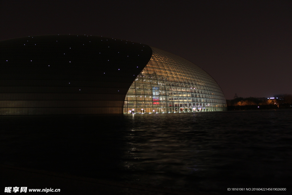 首都国家的剧院夜景