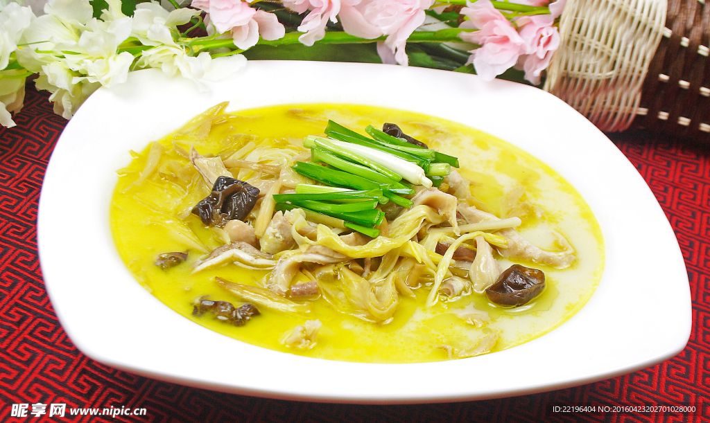 黄花菜煨猪肚