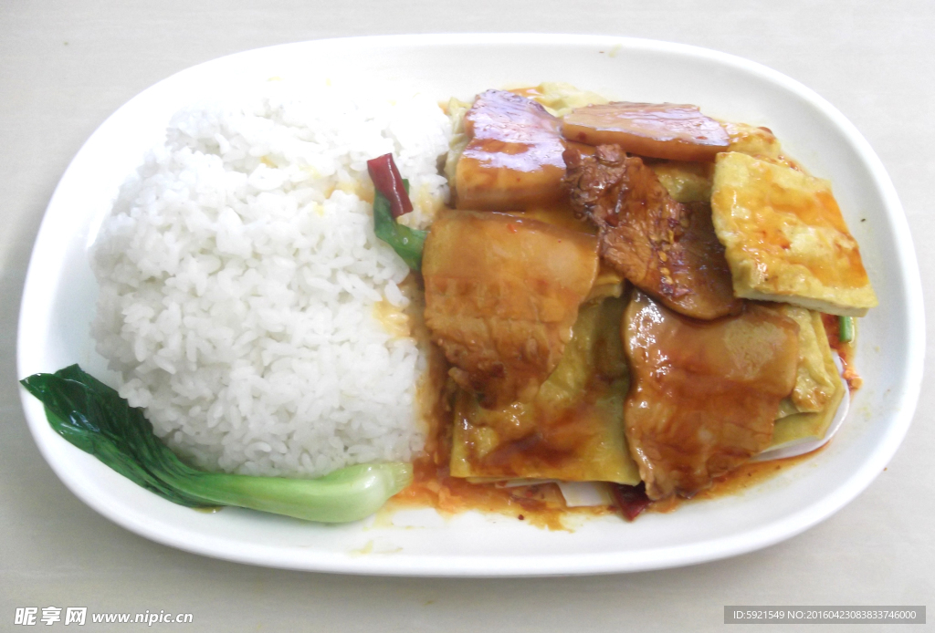 五花肉扒豆腐