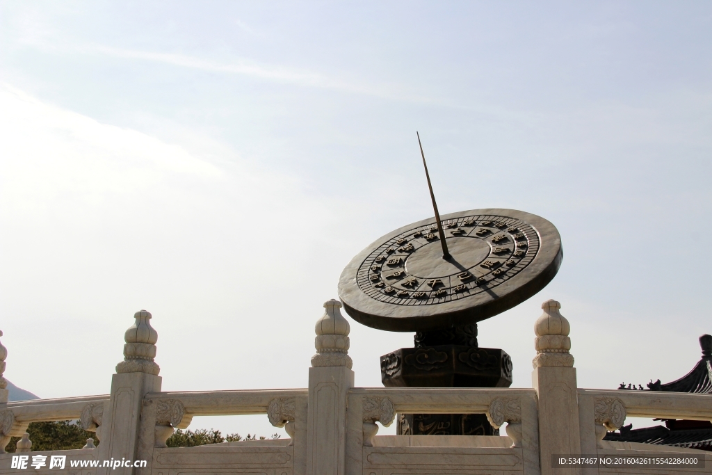 中华黄河坛的日晷