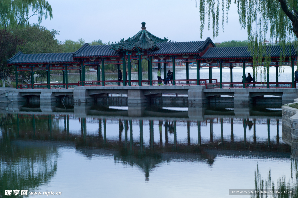 龙潭湖公园走廊