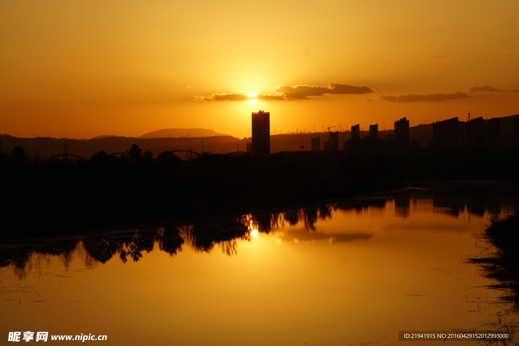 夕阳下宝鸡