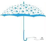 蓝色雨云和雨滴雨伞