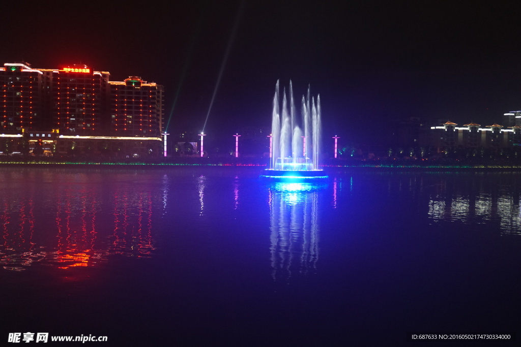 喷泉夜景
