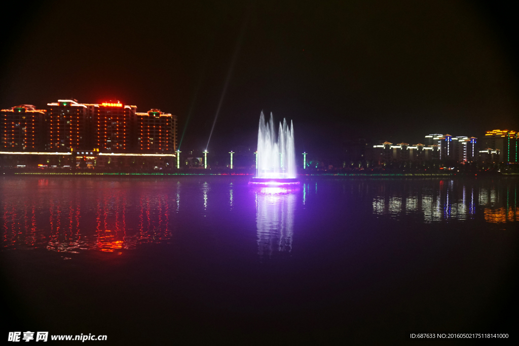 喷泉夜景