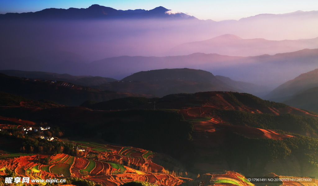 东川红土地