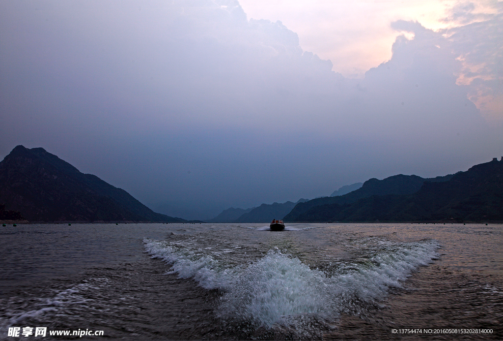 水库夕阳