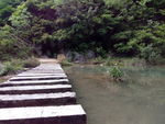 湖水石板