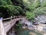 栏杆青山绿水