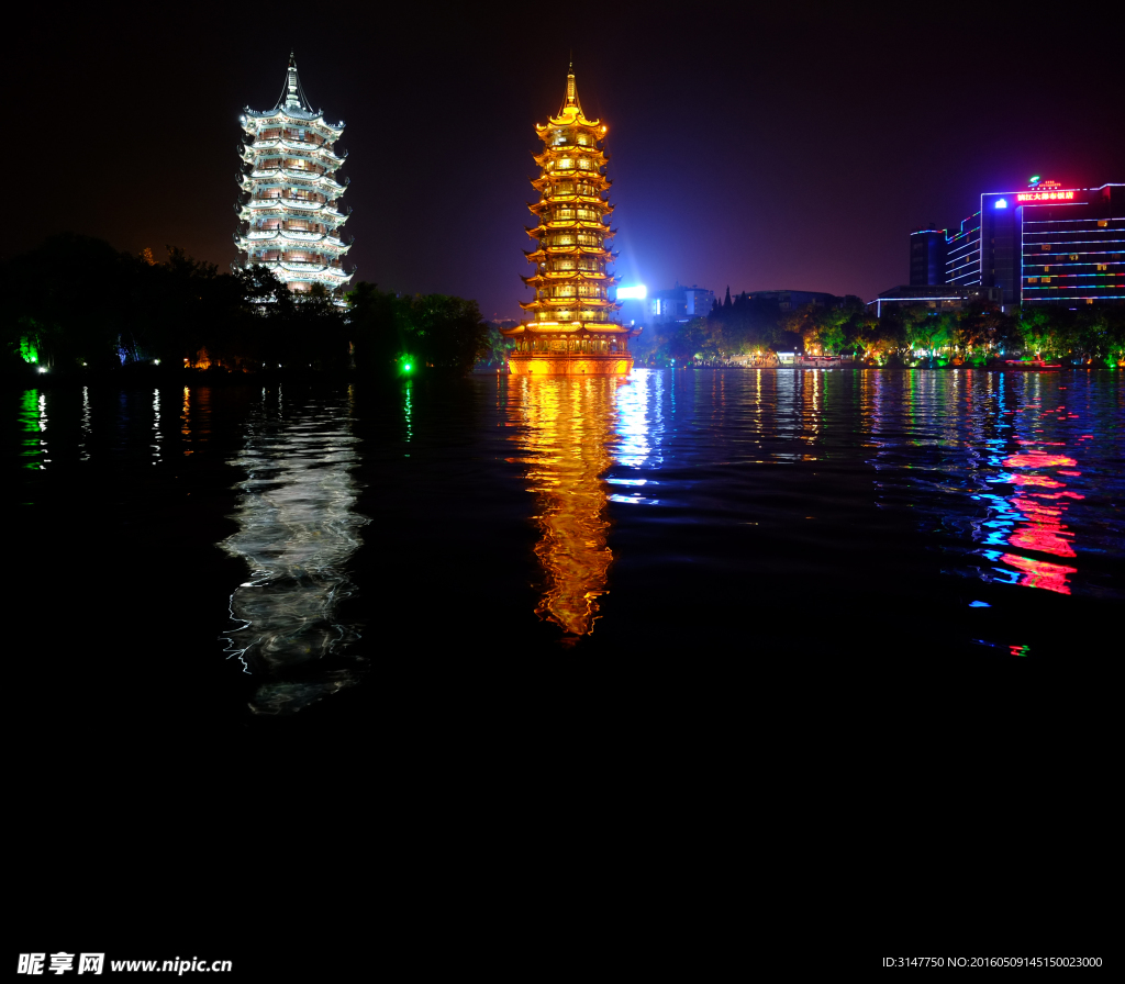 桂林日月双塔夜景