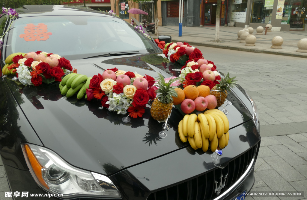 婚礼彩车水果装饰