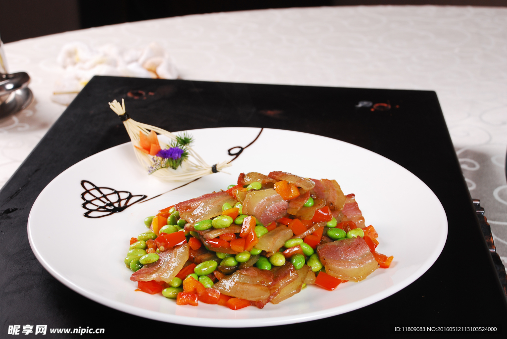 黄豆炒乡里腊肉