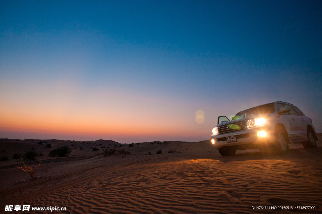 迪拜沙漠冲沙