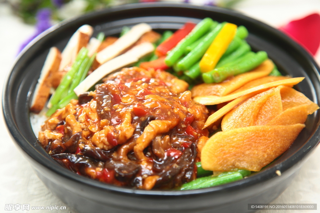鱼香肉丝煲仔饭