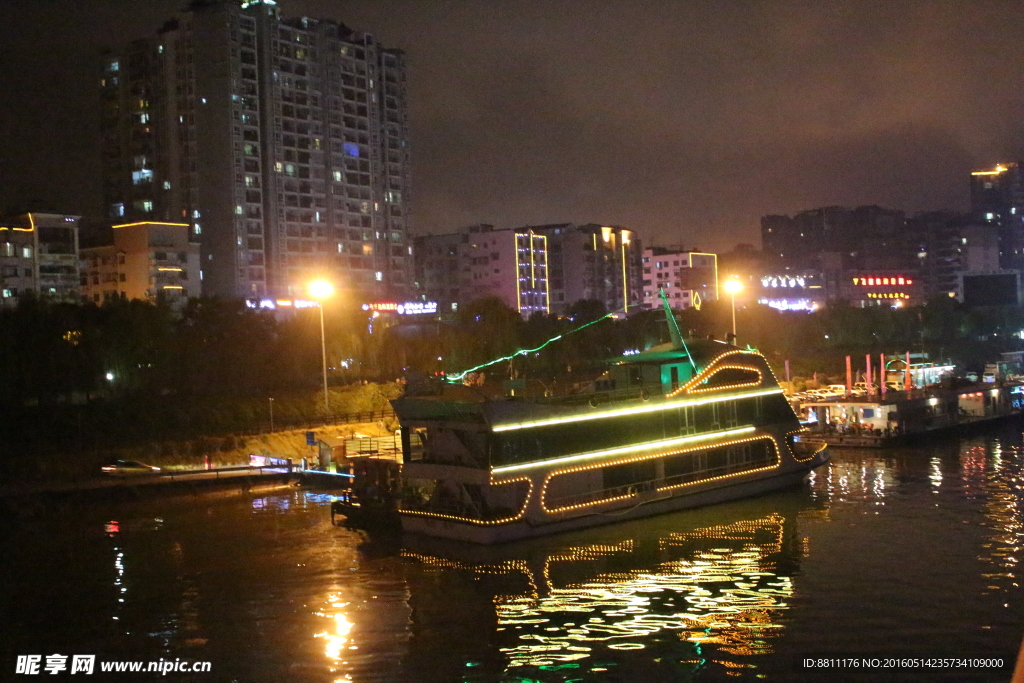 遂宁犀牛堤码头夜景