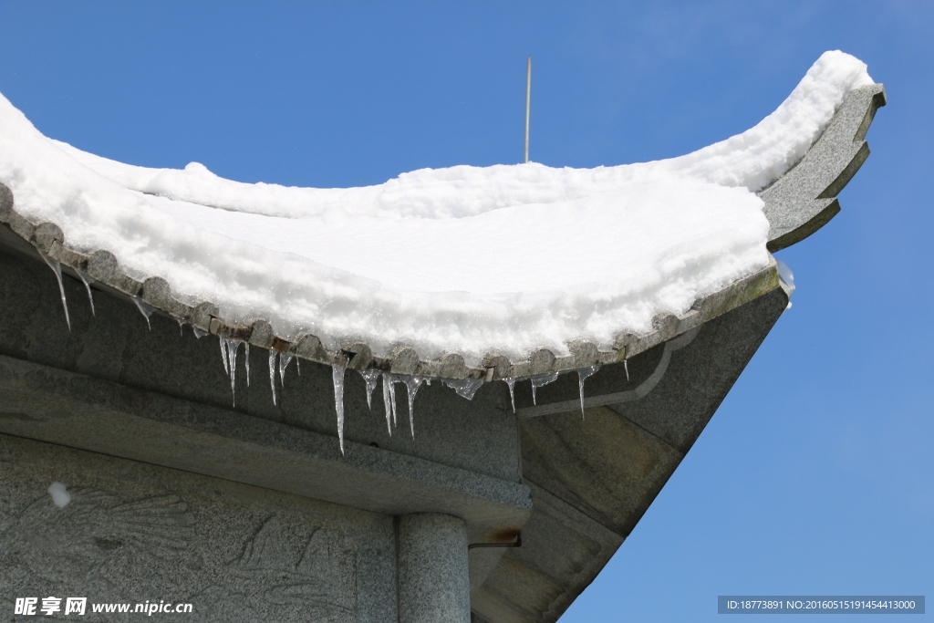 房顶上的雪