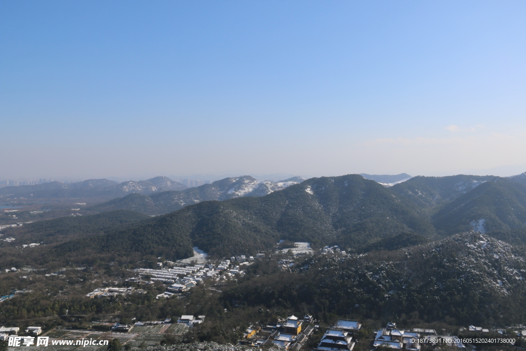 山峰雪山