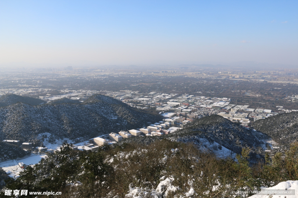 雪后的山峰和雪景