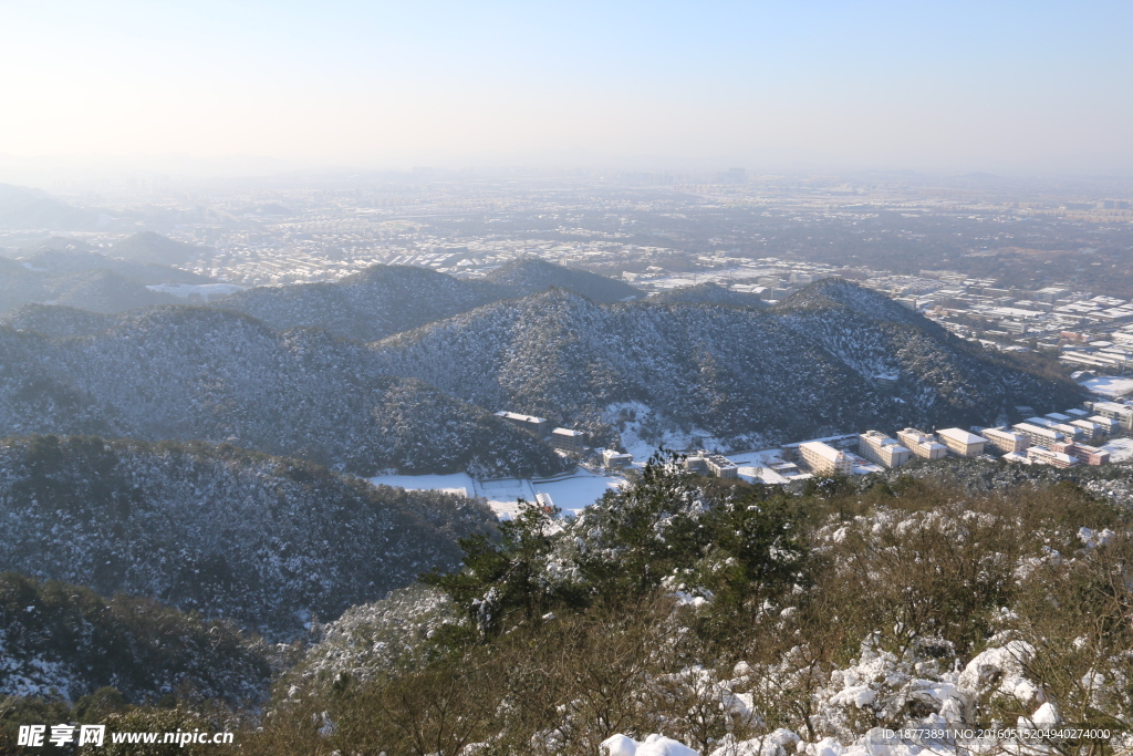 雪后的城市