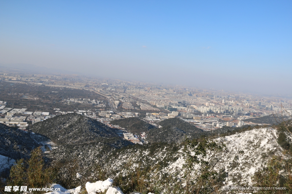 山峰雪景