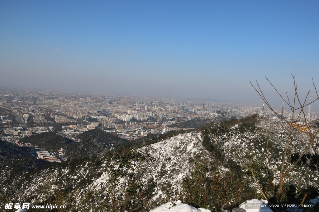 山下的城市