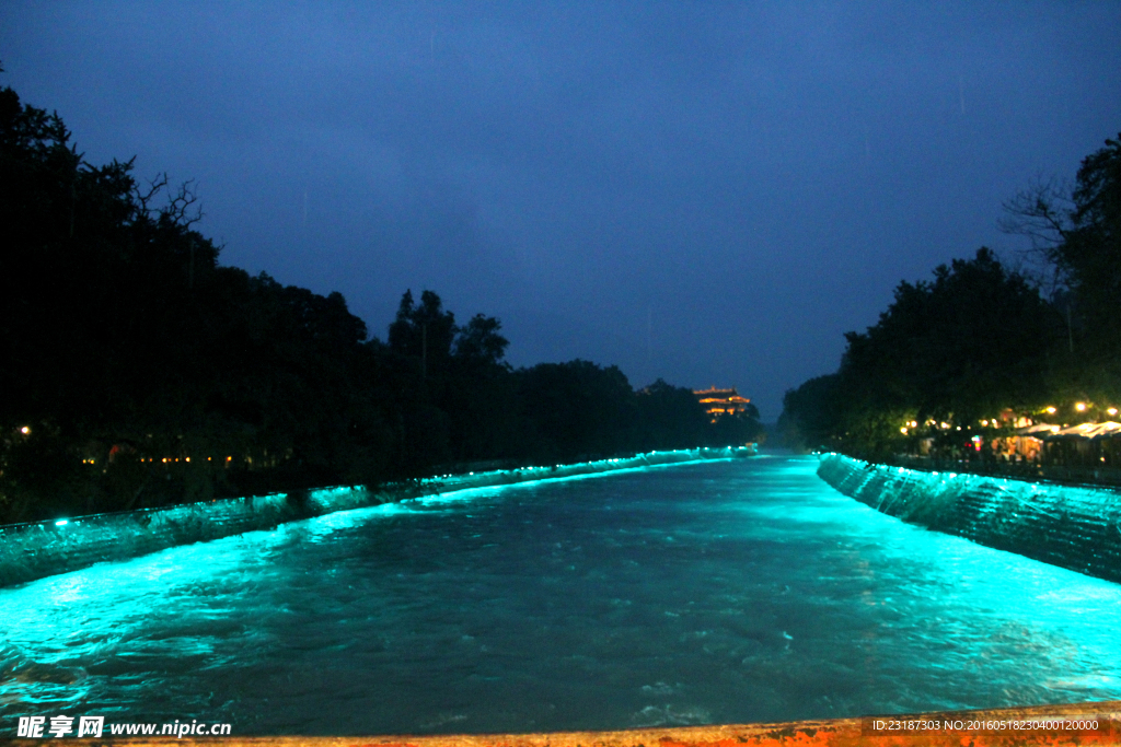 都江堰江水夜景