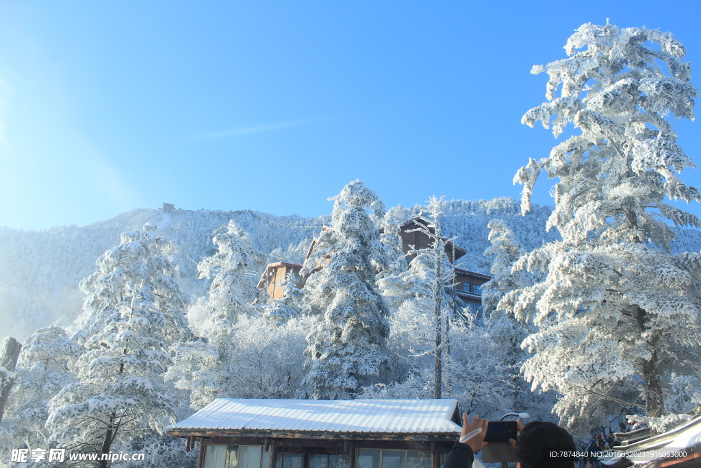 峨眉山雪景