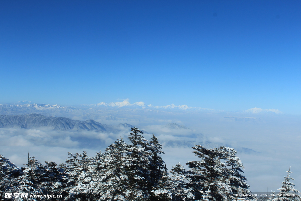 峨眉山雪景