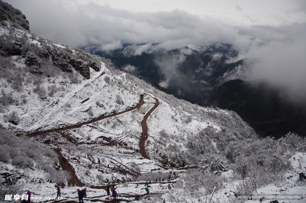 牛背山雪景