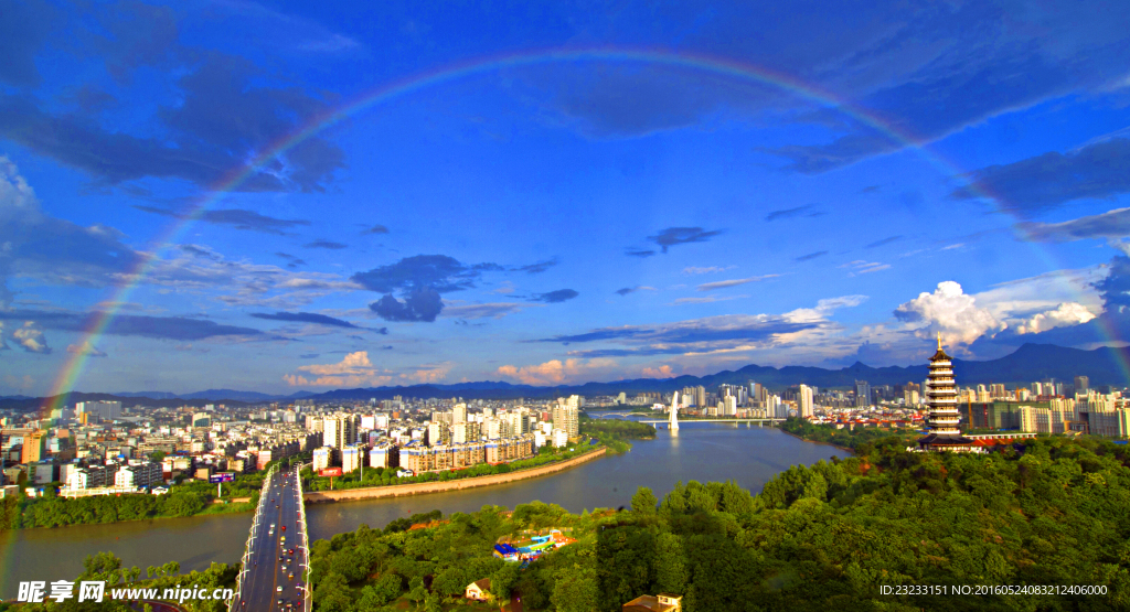 赣州城市上空的彩虹