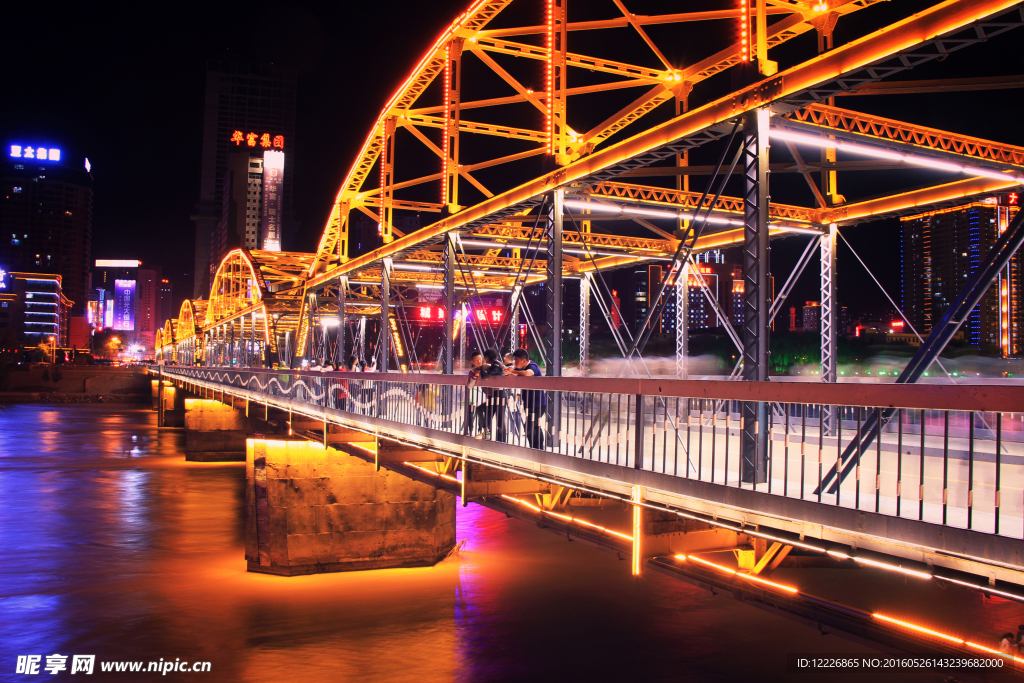 黄河铁桥夜景