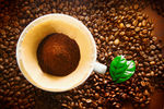 咖啡杯和咖啡豆