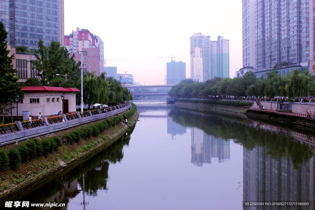 城市河流