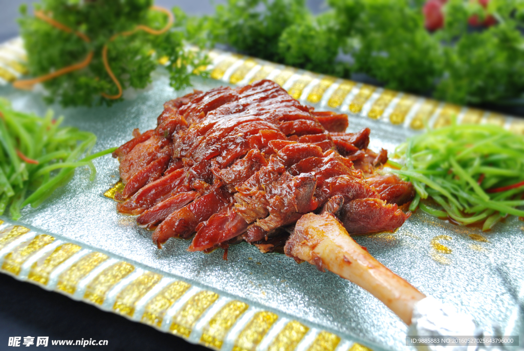 风情烤羊腿