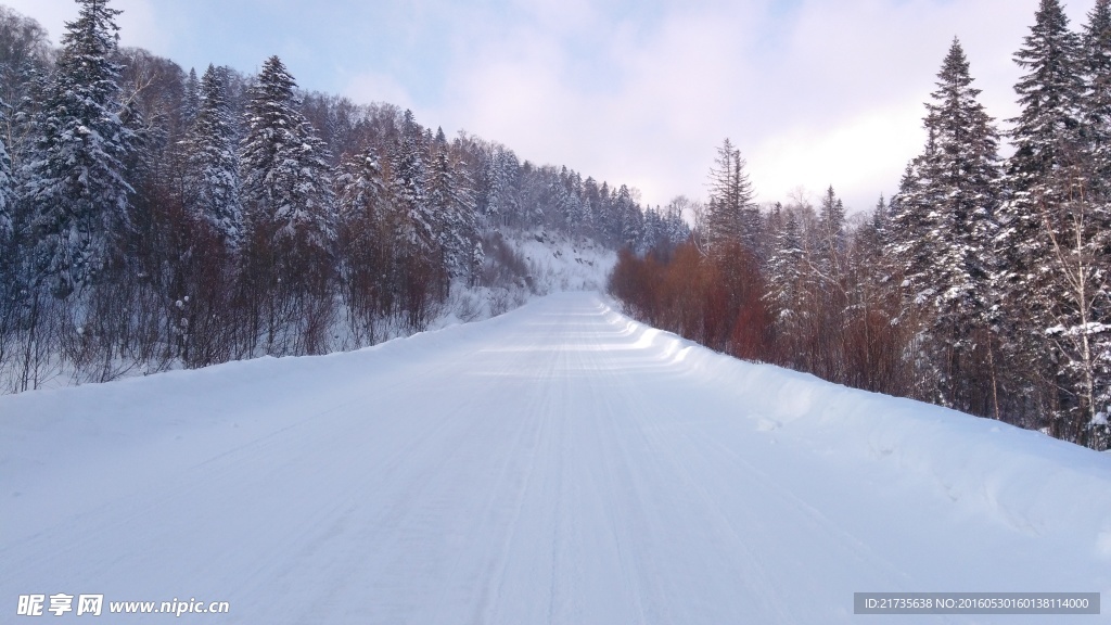 雪乡下山路