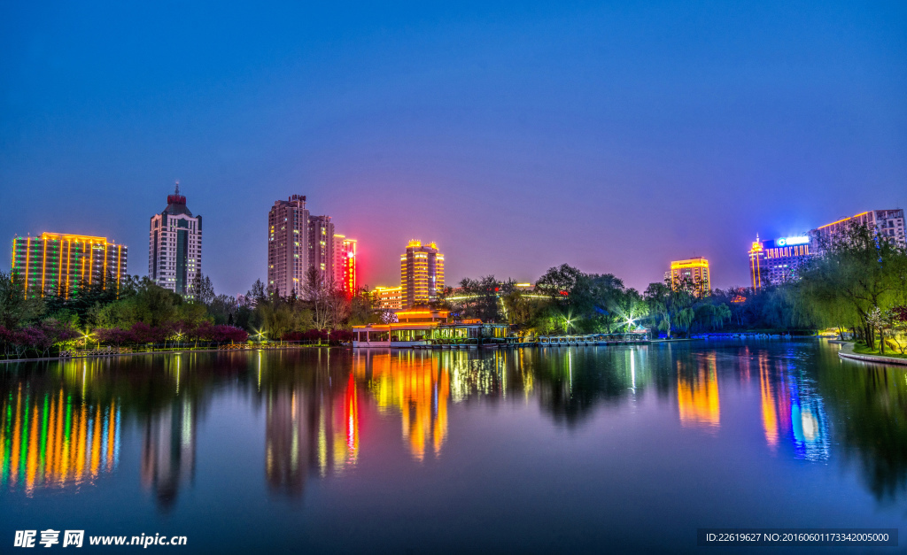 淄博人民公园夜景