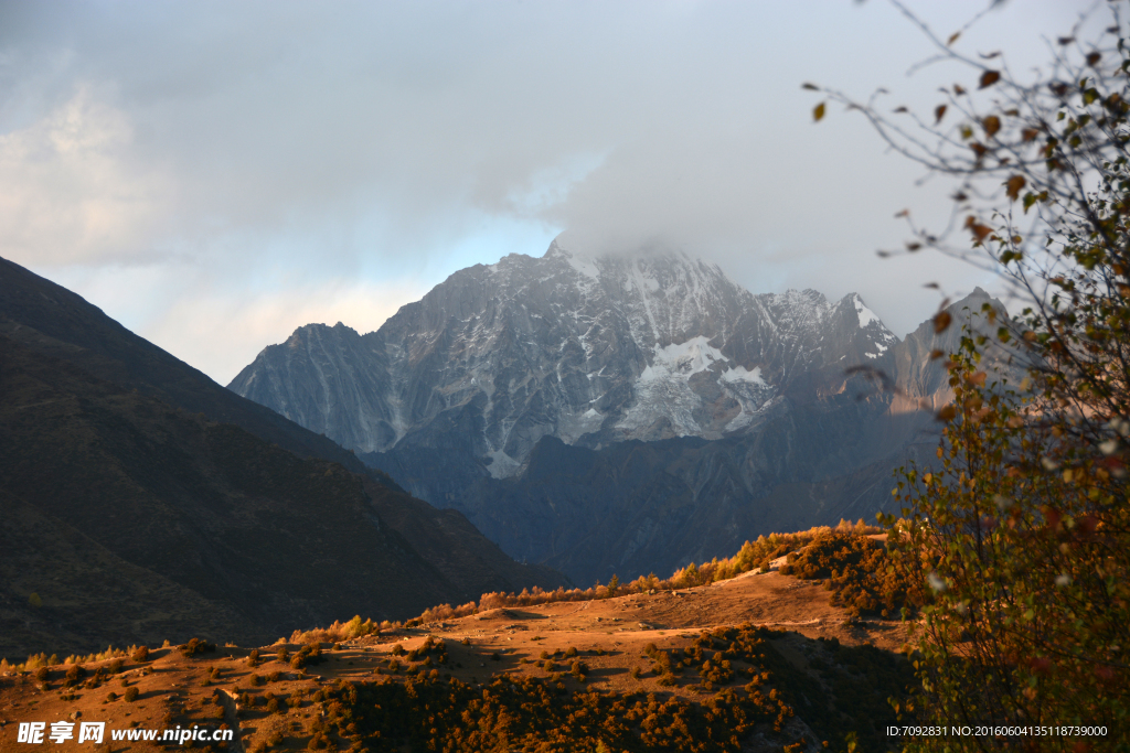 晚霞金山