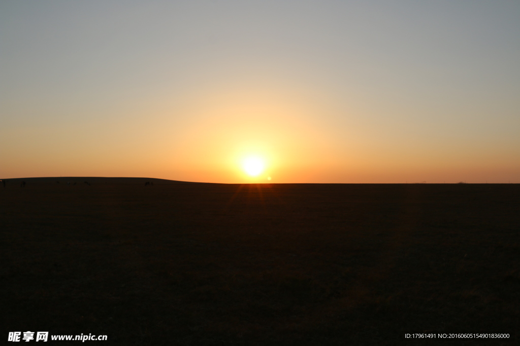 草原夕阳