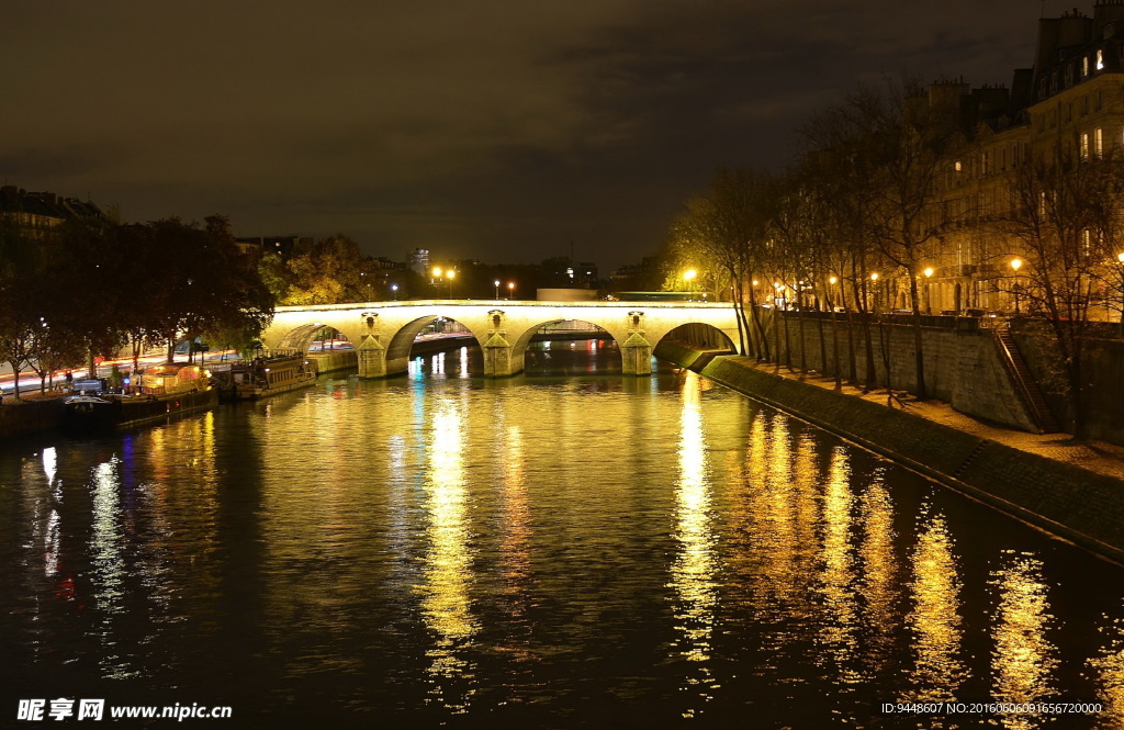 塞纳河玛丽桥夜景图片