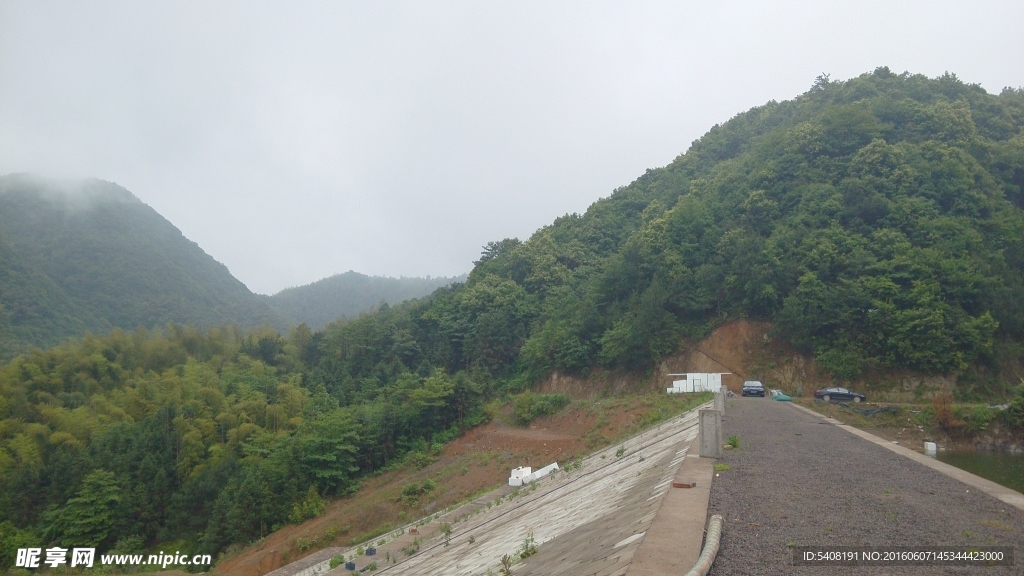 雨后群山