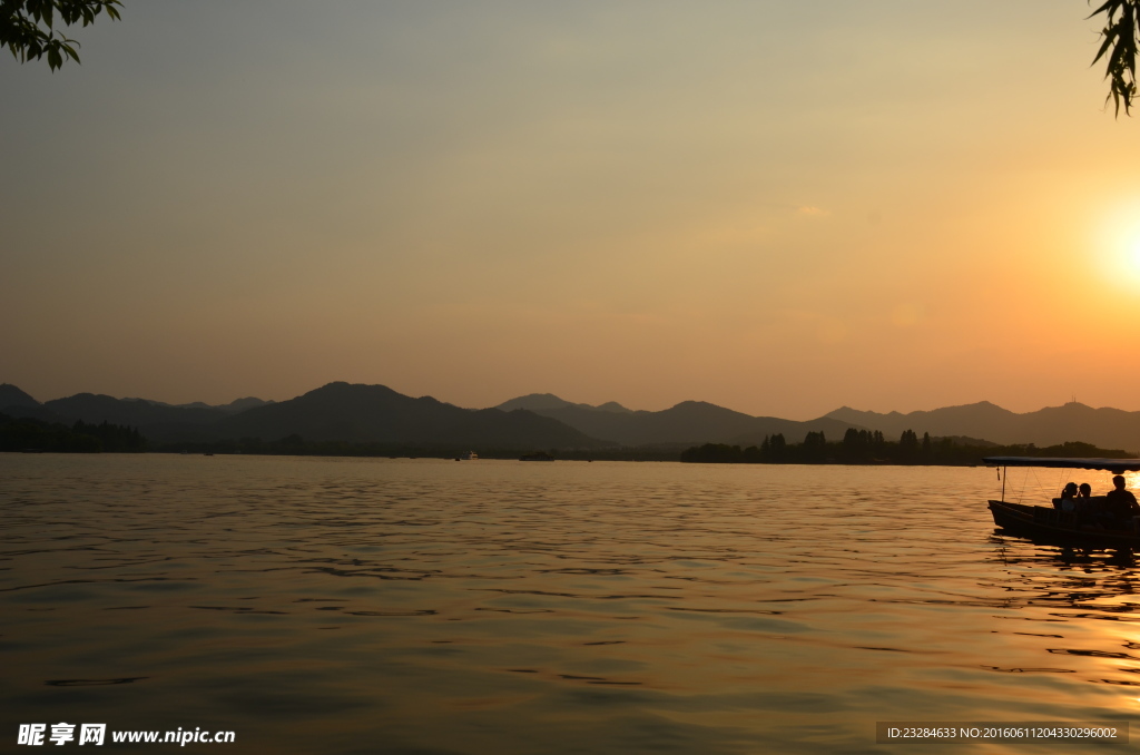 西湖黄昏夜景