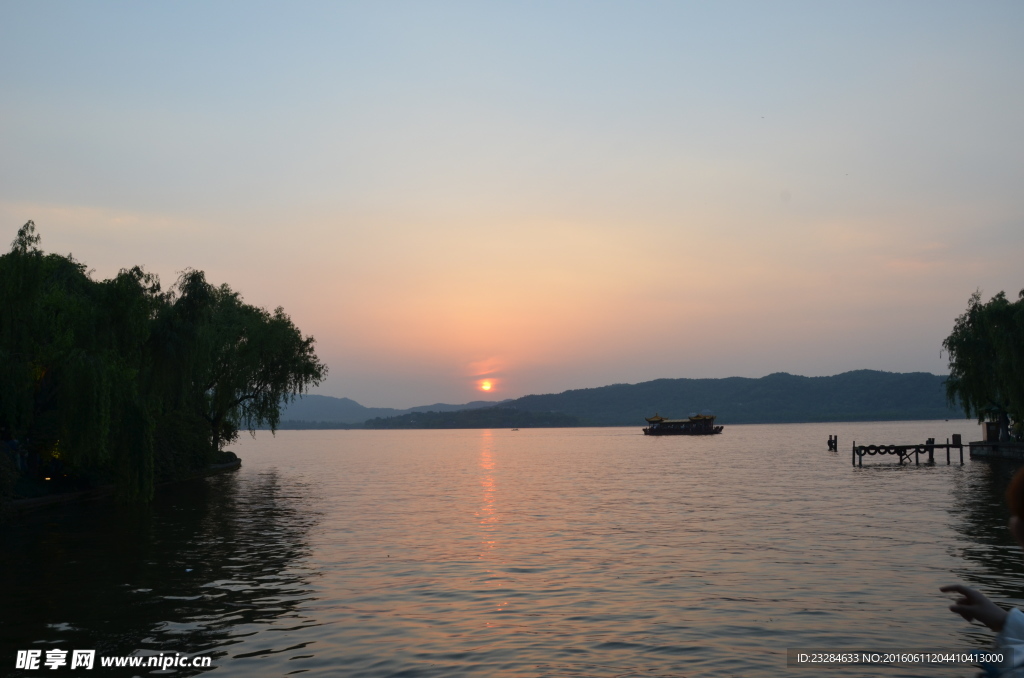 西湖夕阳西下