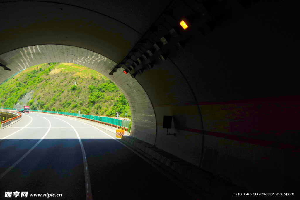 高速公路 隧道建筑