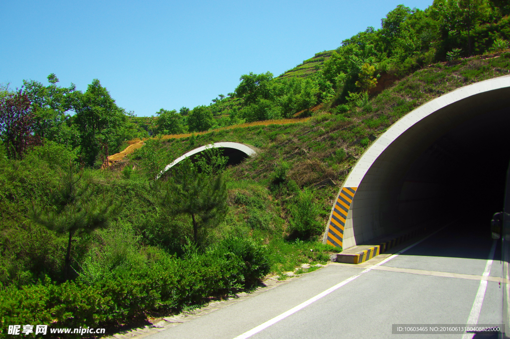 交通建筑 双向隧道